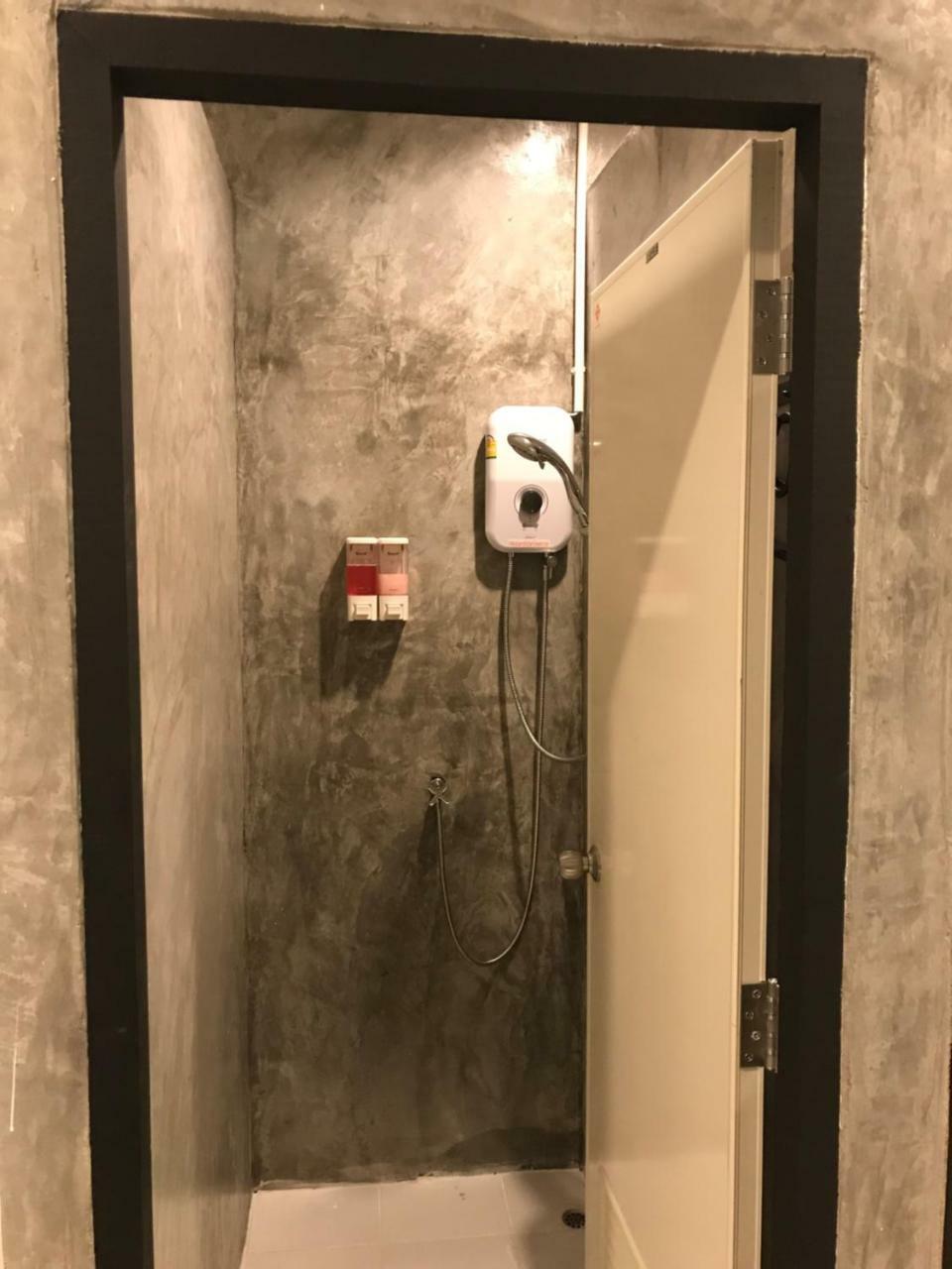 Baan Wararin Hostel Pattaya Bagian luar foto