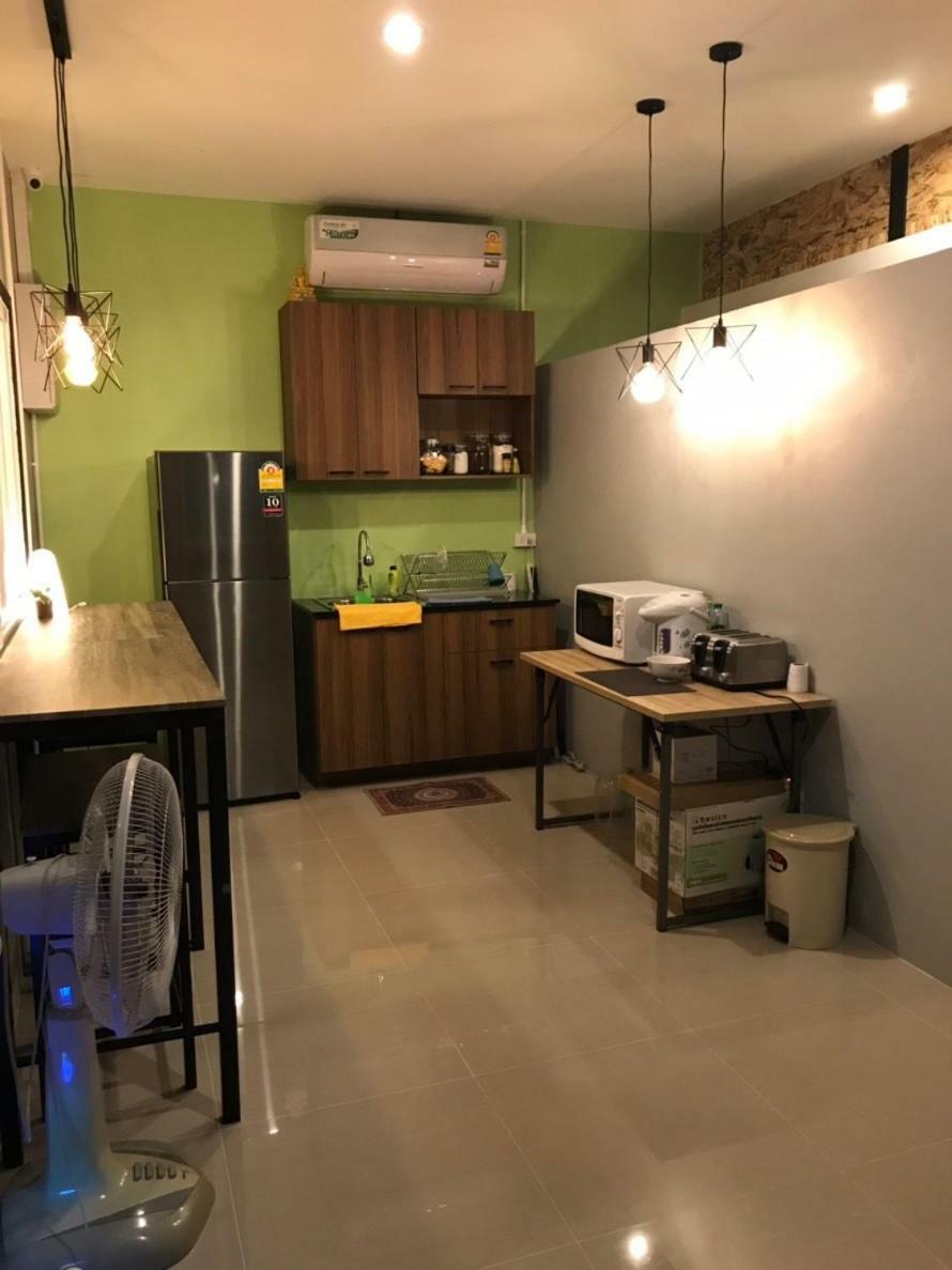 Baan Wararin Hostel Pattaya Bagian luar foto