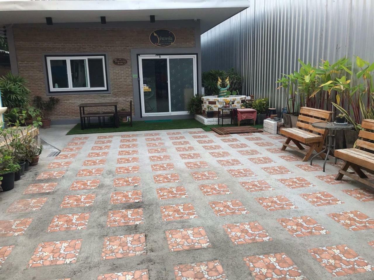 Baan Wararin Hostel Pattaya Bagian luar foto