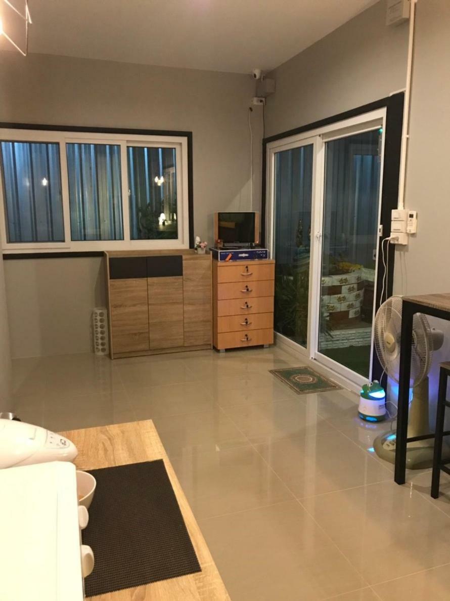 Baan Wararin Hostel Pattaya Bagian luar foto